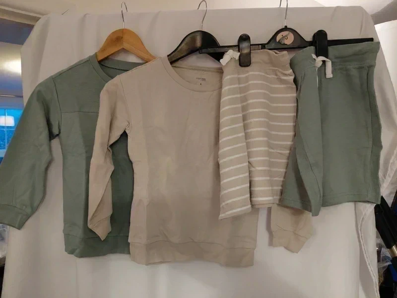 2 x Boys Jumper & Shorts Playsets Beige & Green Age 6