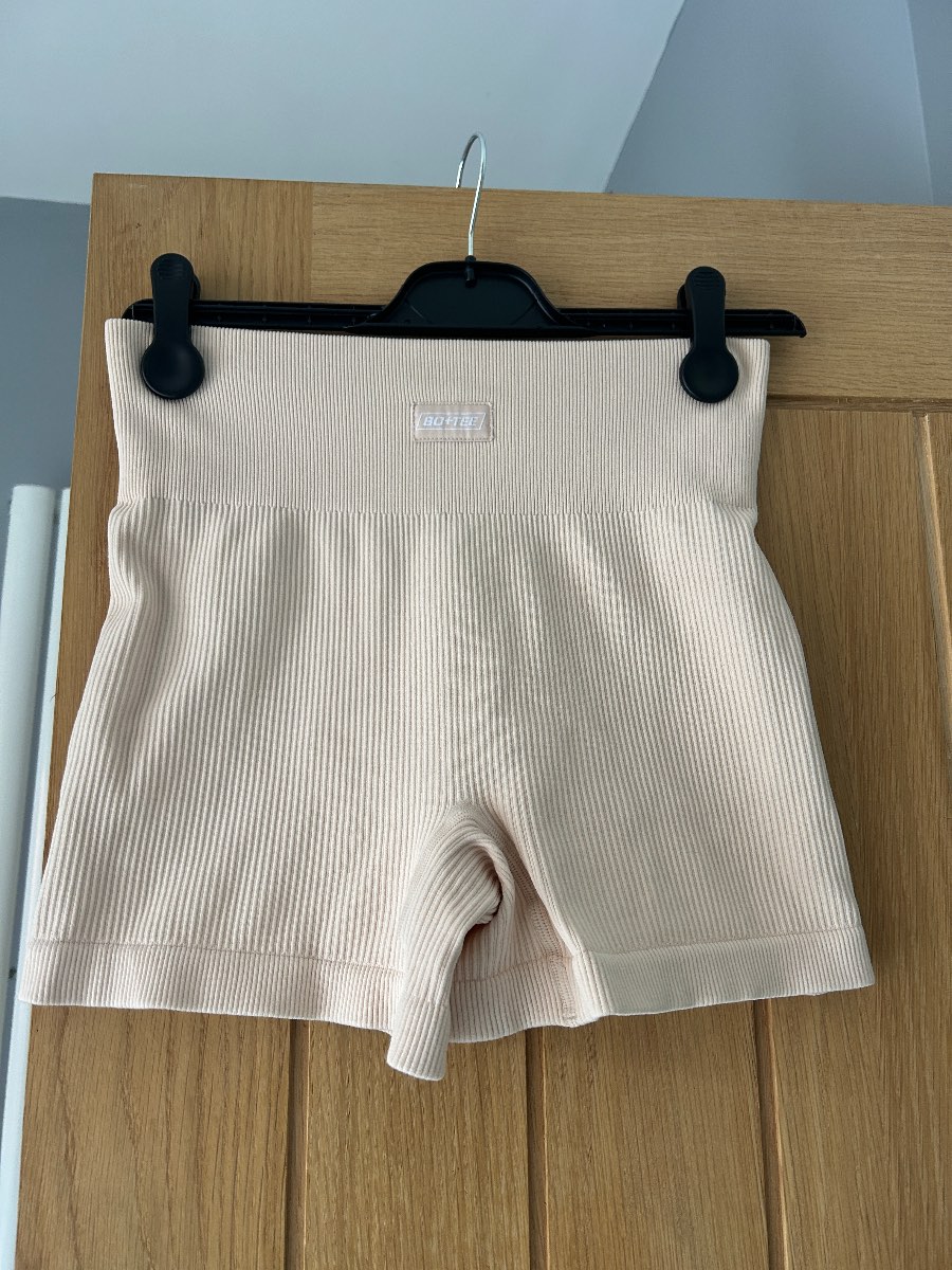 Bo+tee shorts size small
