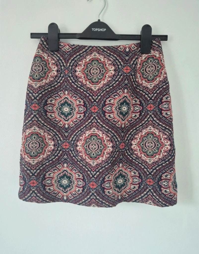 New Look mini skirt with prominent multicolored damask medallion pattern size 6
