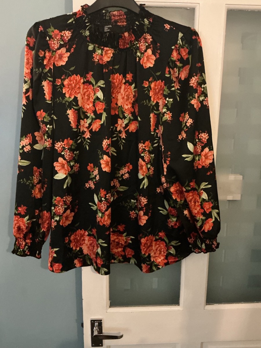 Friends Like These Black Red Floral Top Size 20