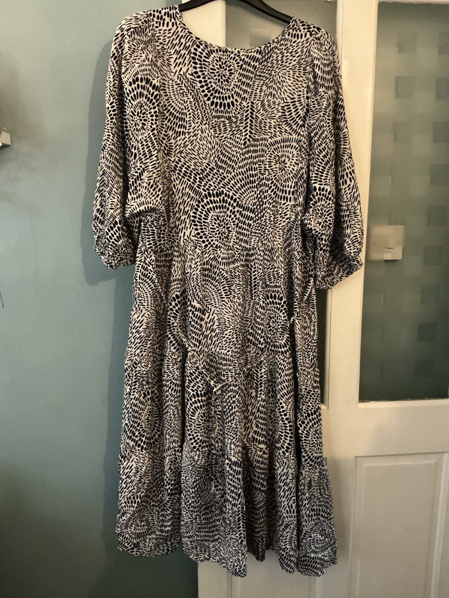 Nutmeg Maxi Dress White & Black Plus Size 20 Short Sleeved
