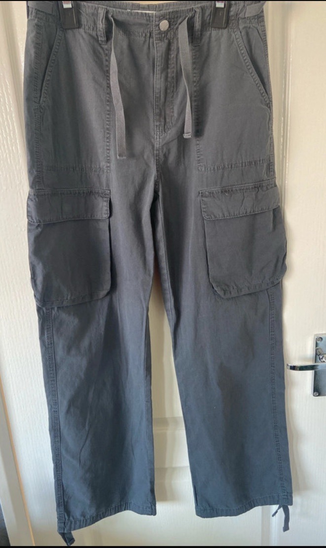 Pull&Bear straight-leg cargo pants in dark grey U.K. size 8