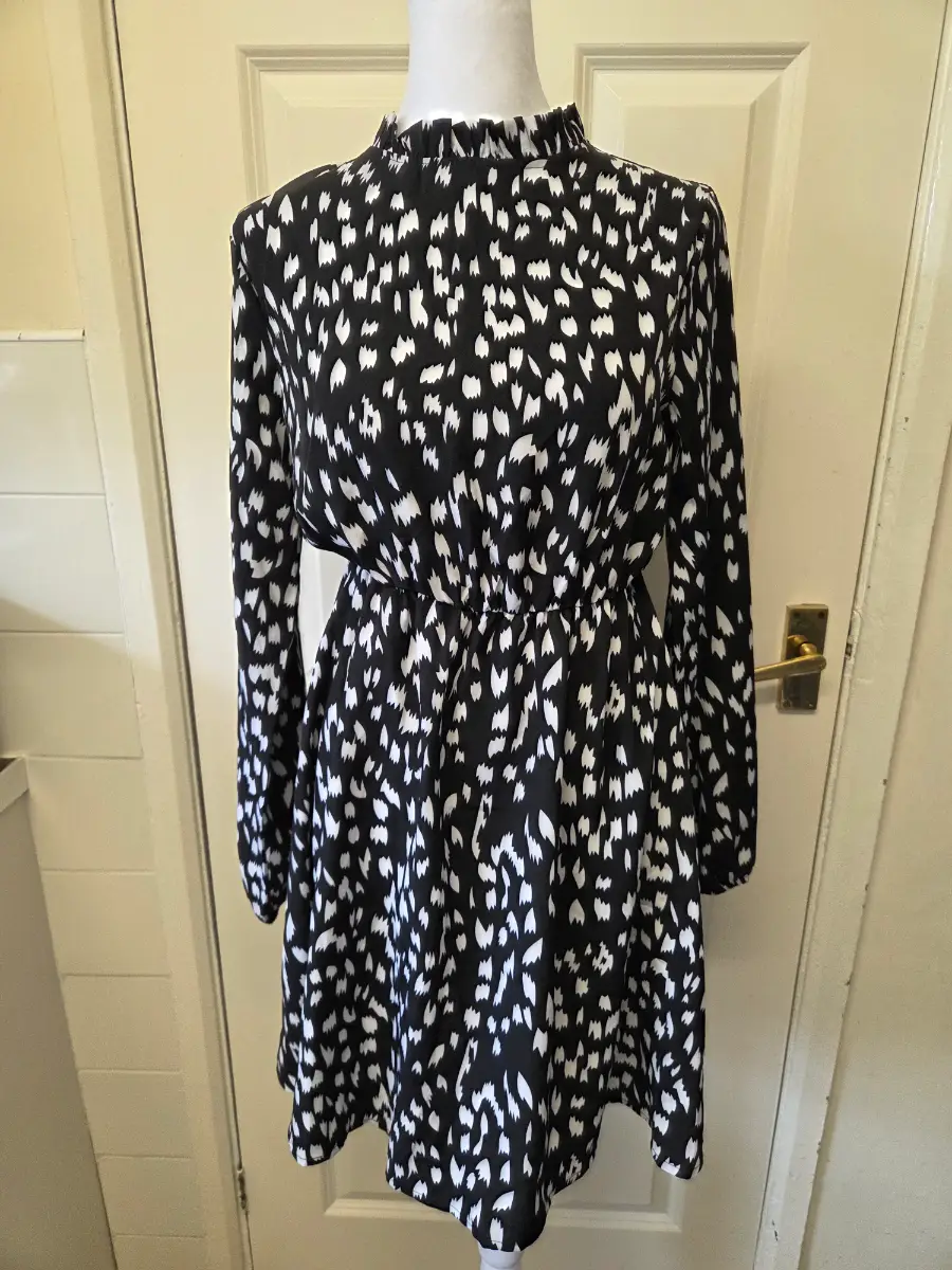 Shein Black & White Abstract Print Mini Dress. Size XS