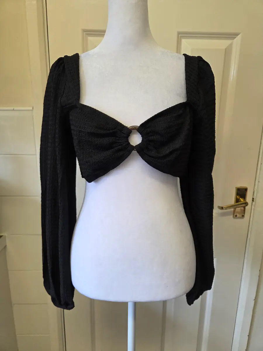 MISSGUIDED Black Textured Ring Detail Long Sleeve Crop Top - Size 14
