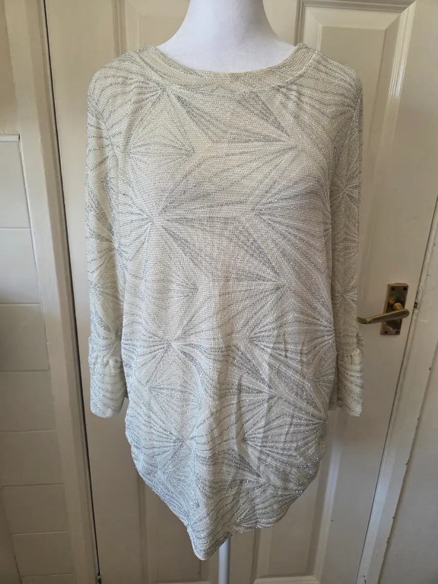 Quiz Cream & Silver Glitter Geometric Tunic Top. Size 14