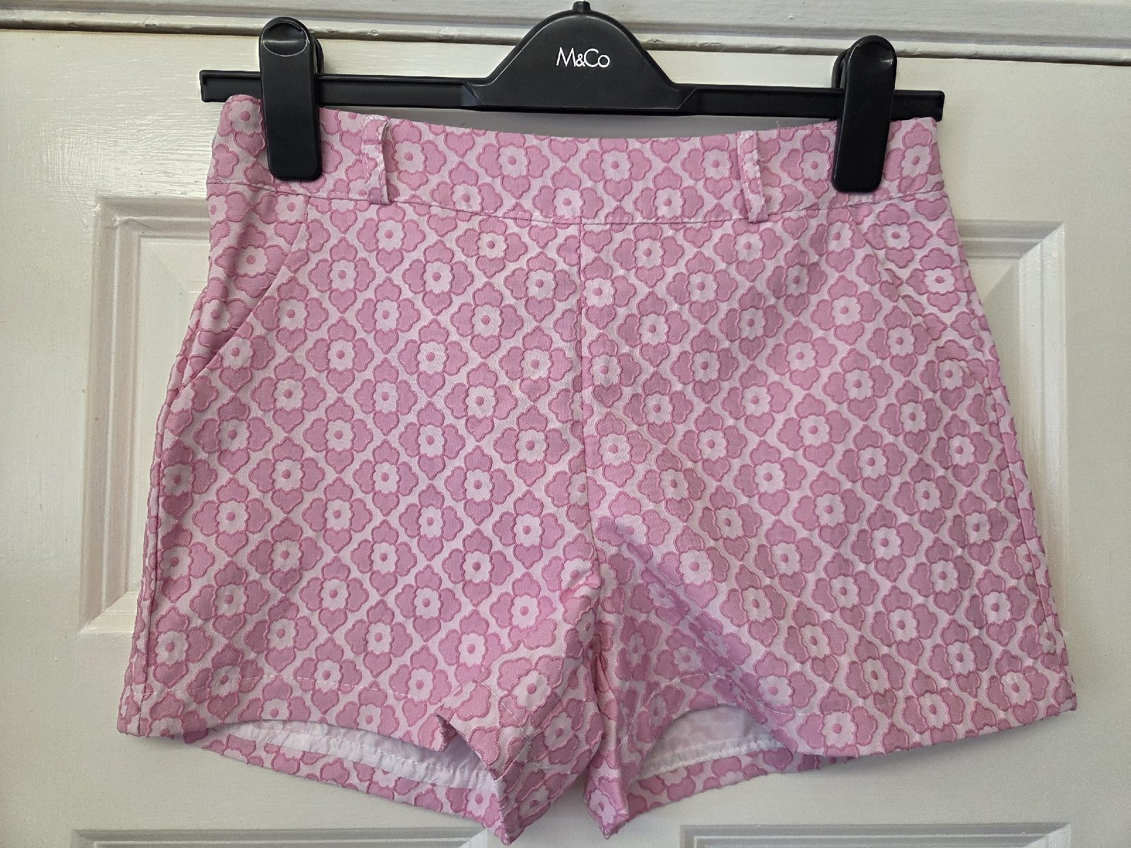 Danity Pink 70s Flower Power Geometric Print High Waist Shorts.  Size Small