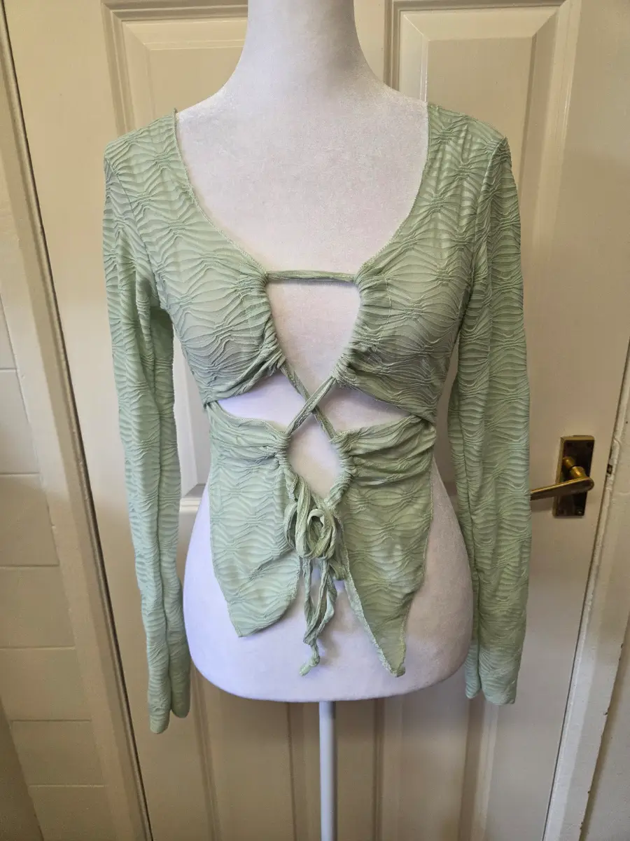 PrettyLittleThing Sage Green Textured Cutout Tie Front Long Sleeve Top Size 8