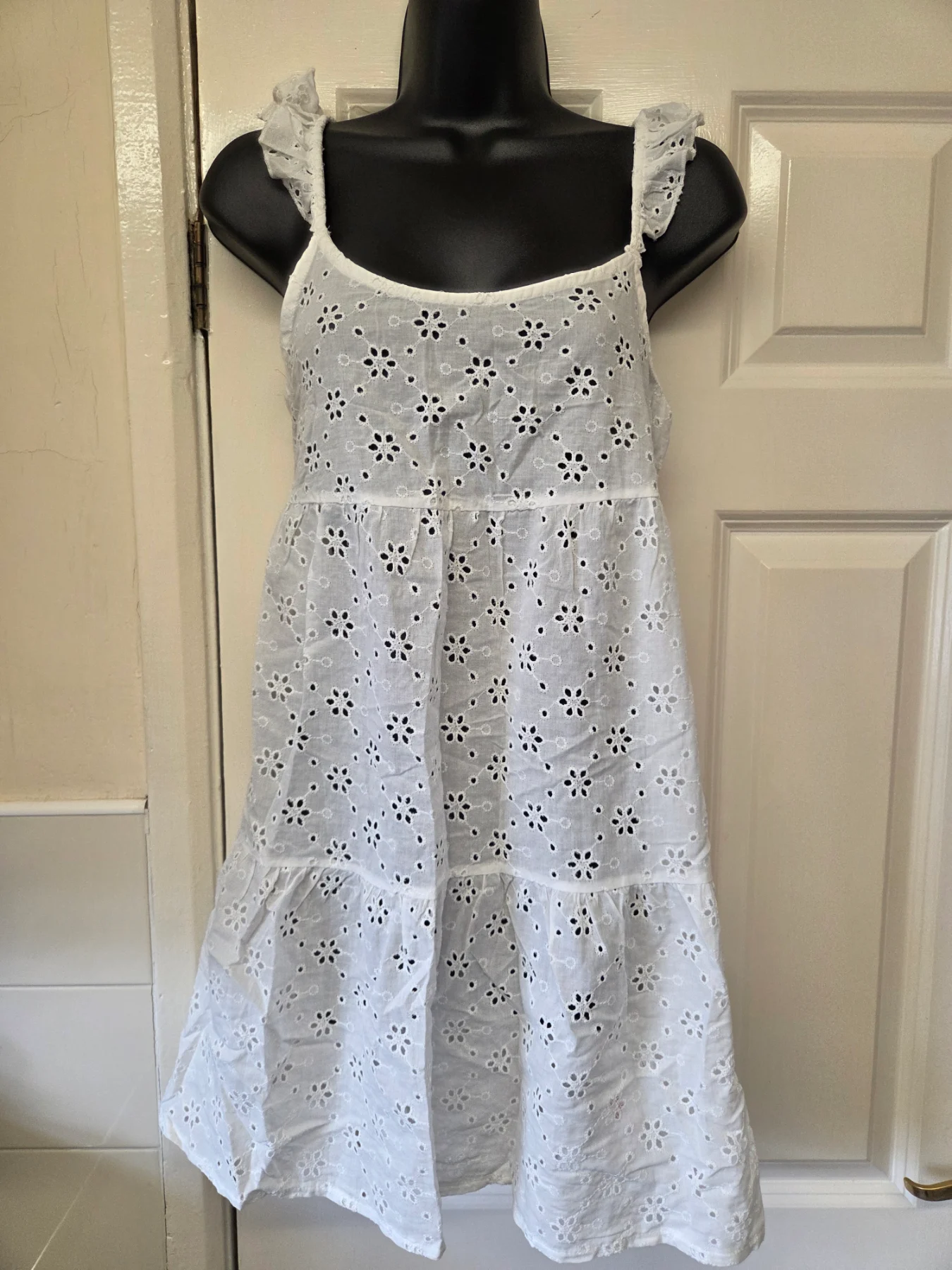 New Look White Broderie Anglaise Tiered Mini Dress. Size 6