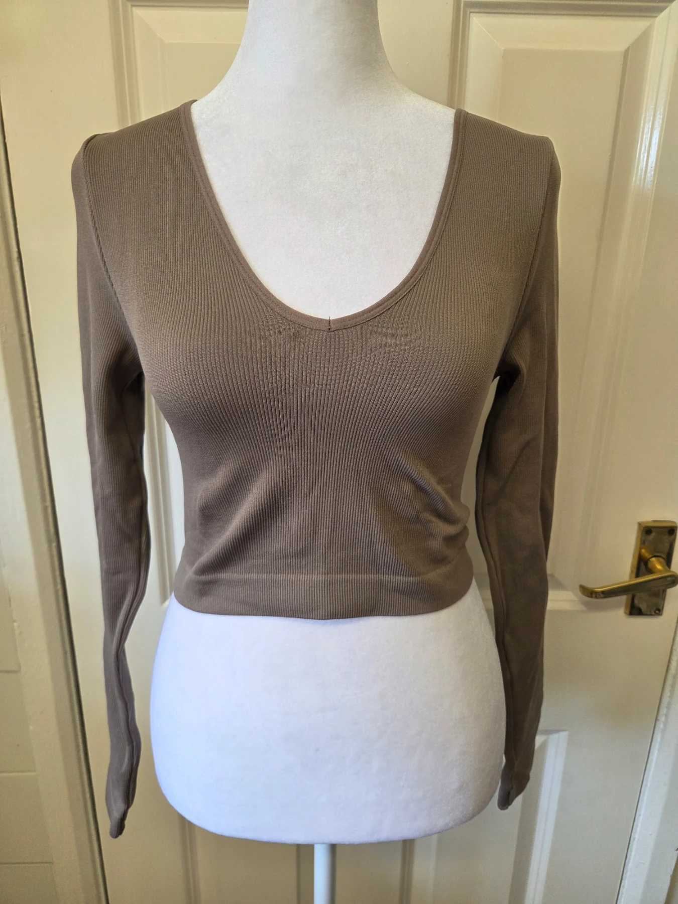 Primark Taupe Ribbed Long Sleeve Scoop/V-Neck Crop Top. Size XS