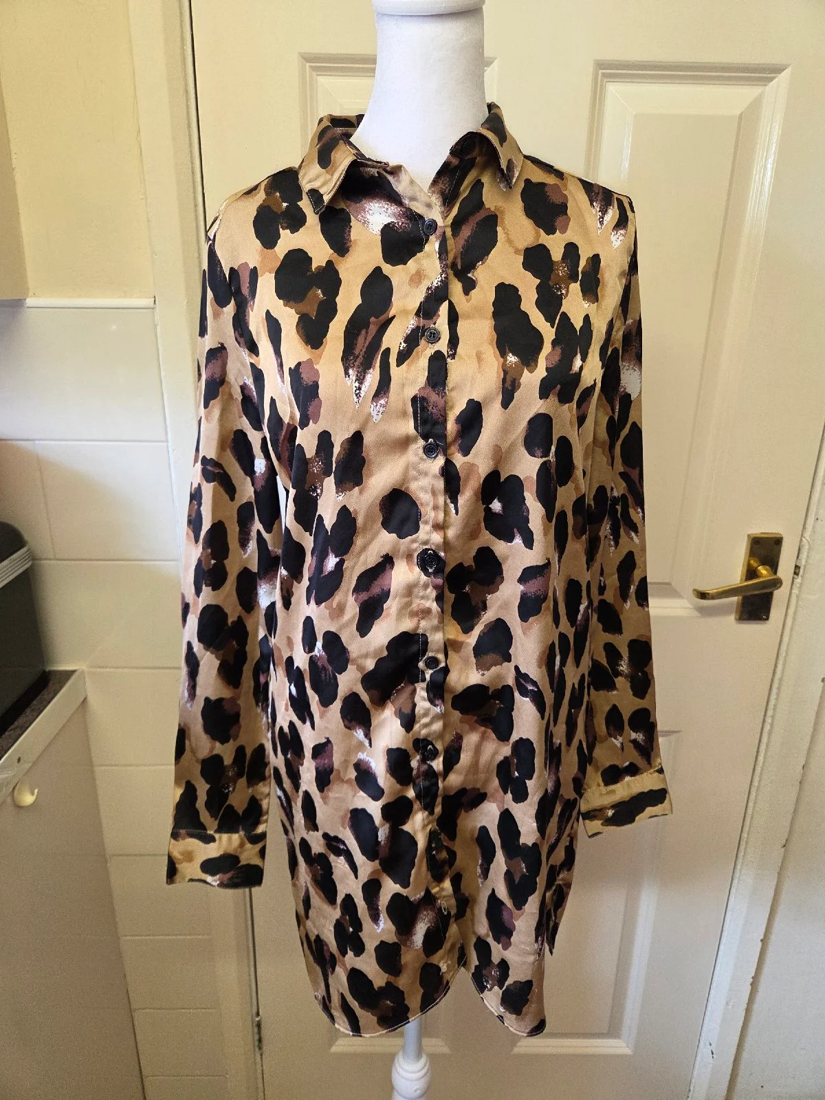 Missguided Leopard Print Satin Shirt Dress. Size 6