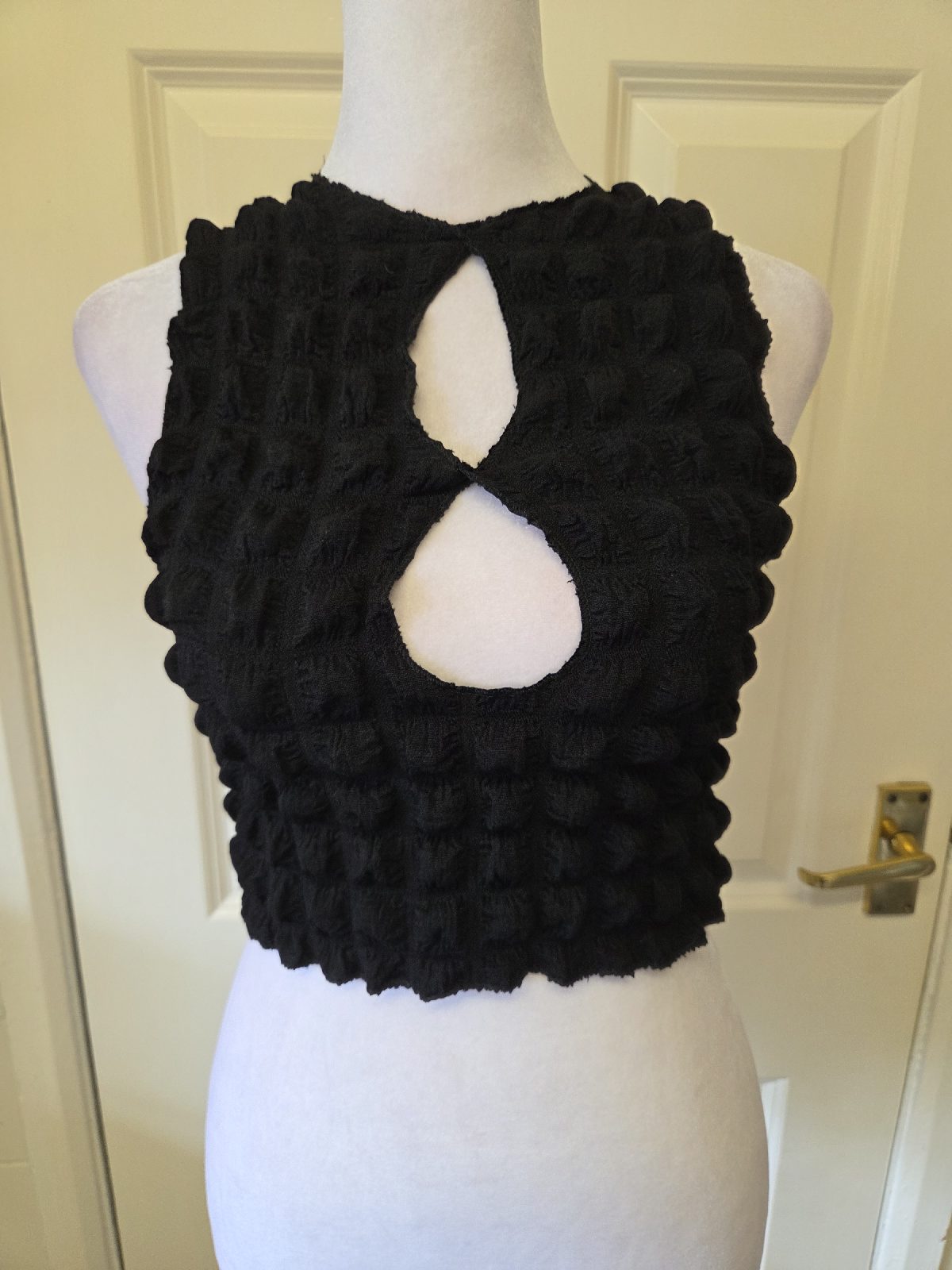 Boohoo Black Bubble Jersey Cut-Out Crop Top Size 10