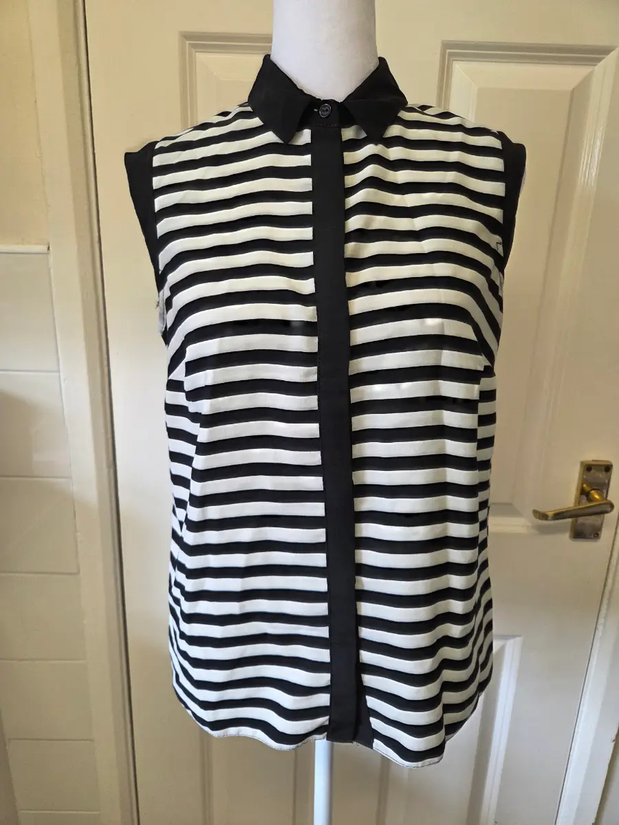 Dorothy Perkins Black & White Striped Sleeveless Shirt/Blouse. Size 8