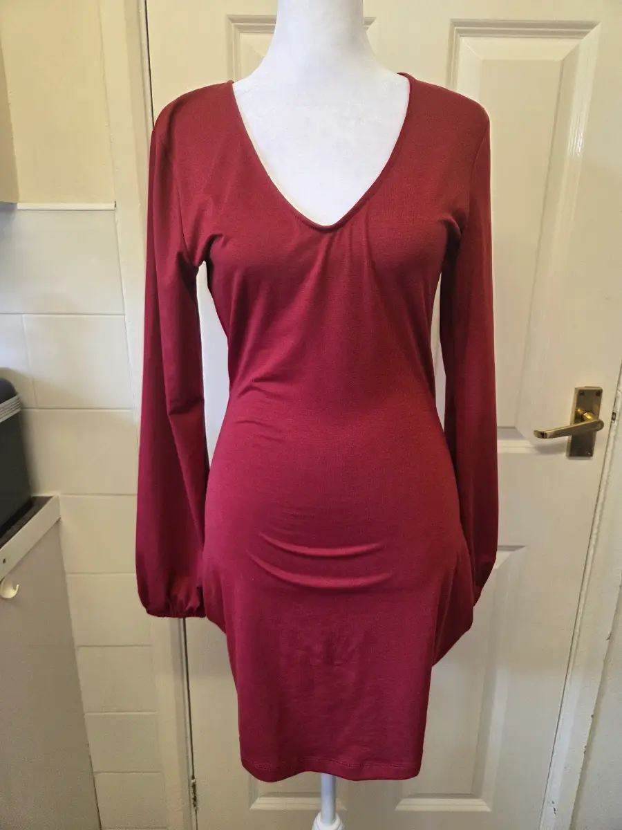 South Beach Burgundy Red V-Neck Long Sleeve Mini Skater Dress. Size 8