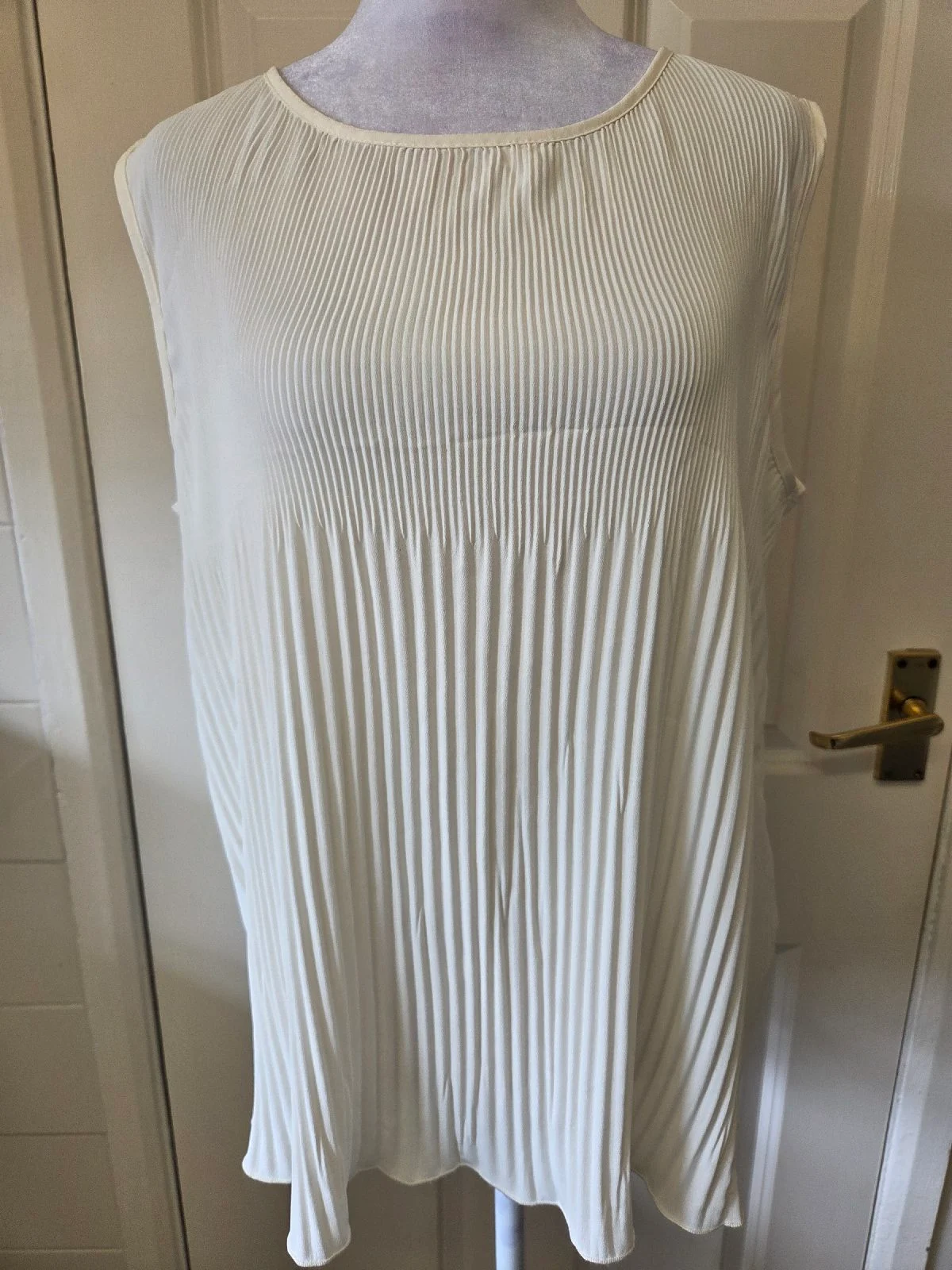 F&F Cream Plisse Pleated Sleeveless Top Blouse. Smart/Casual. Size 10