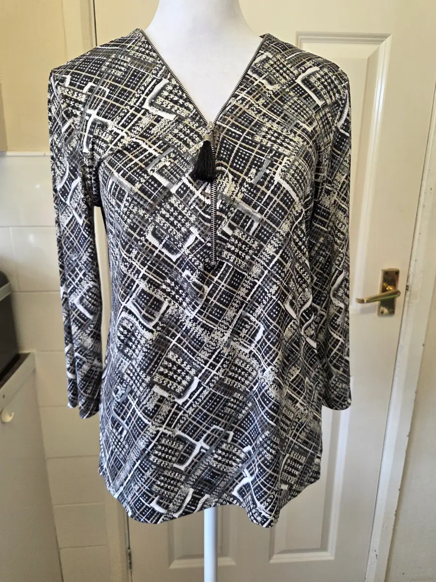 Armand Thiery Monochrome Geometric Zip Top with Tassel Detail. Size 8