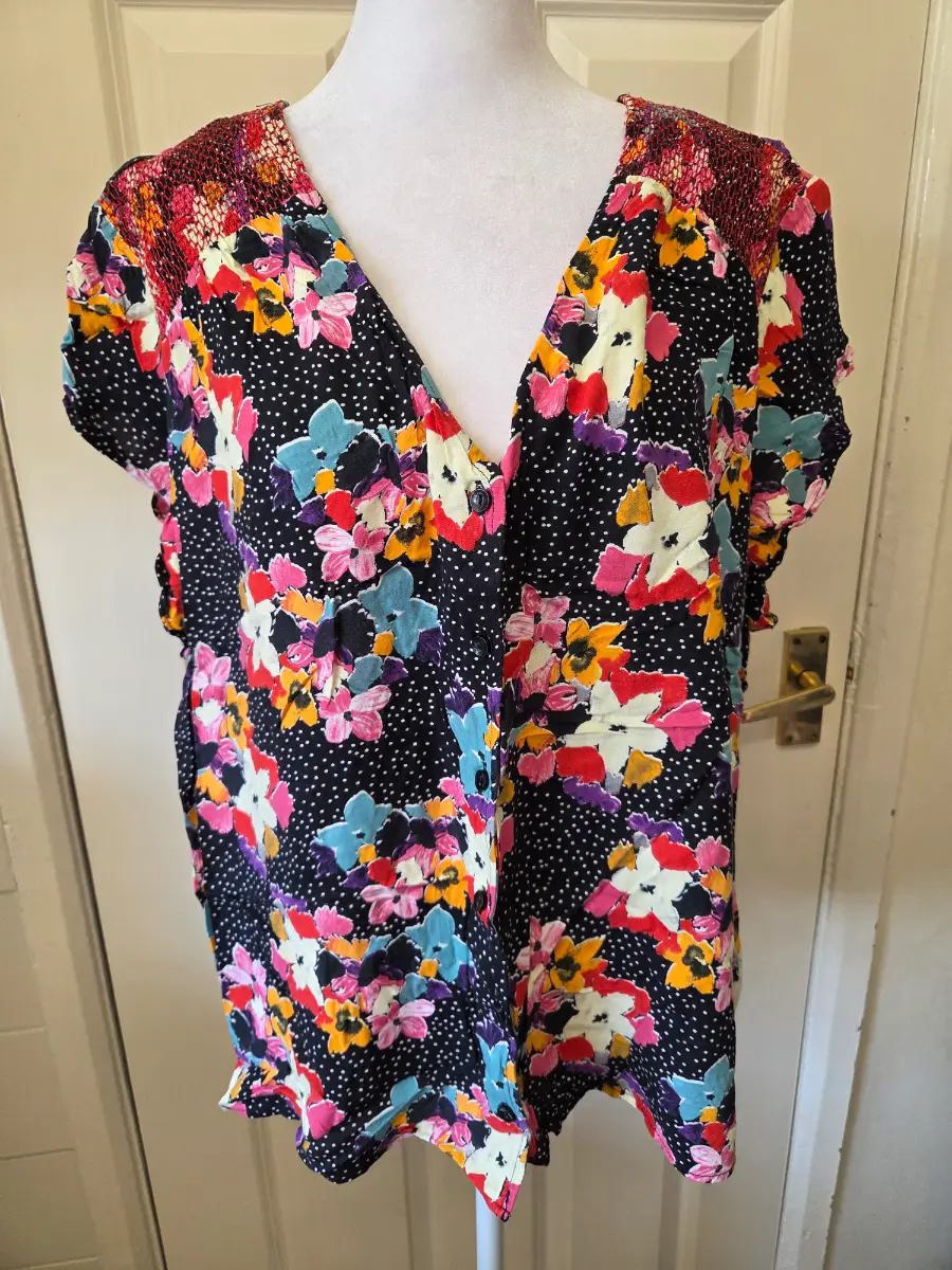 Tu Floral & Polka Dot Short Sleeve Button-Down Blouse - Size 22