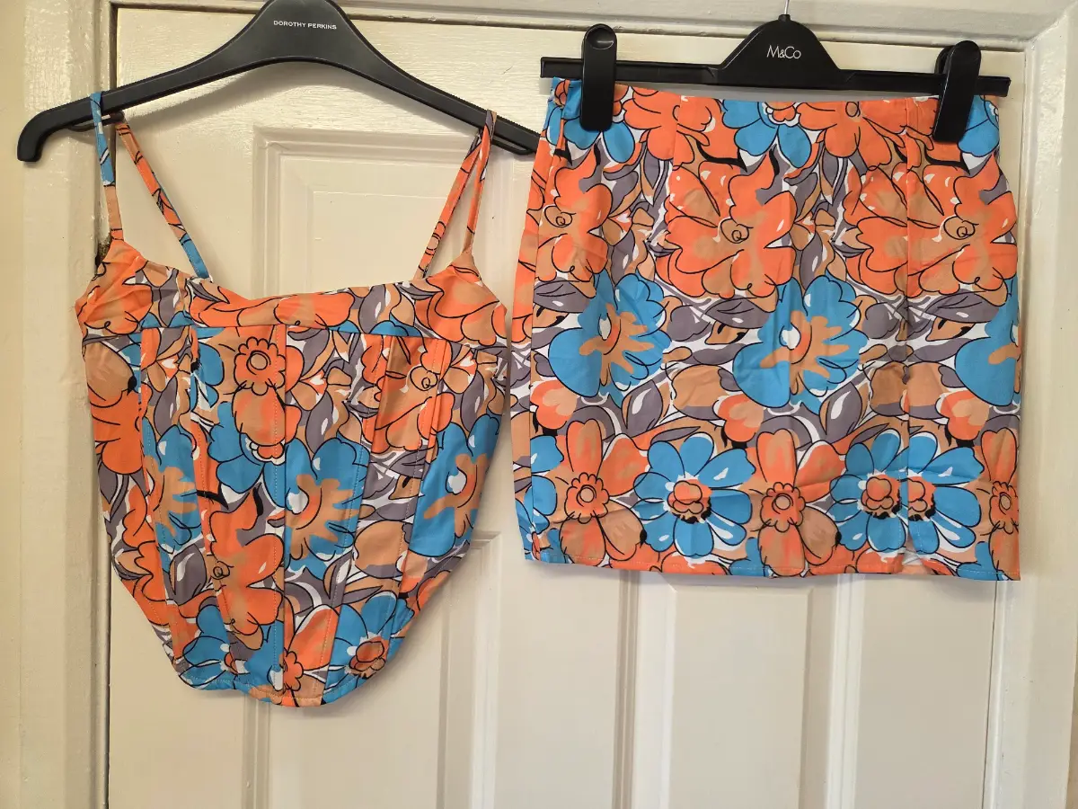 Katch Me Retro Floral Corset Top and Mini Skirt Coord Set. Size 6