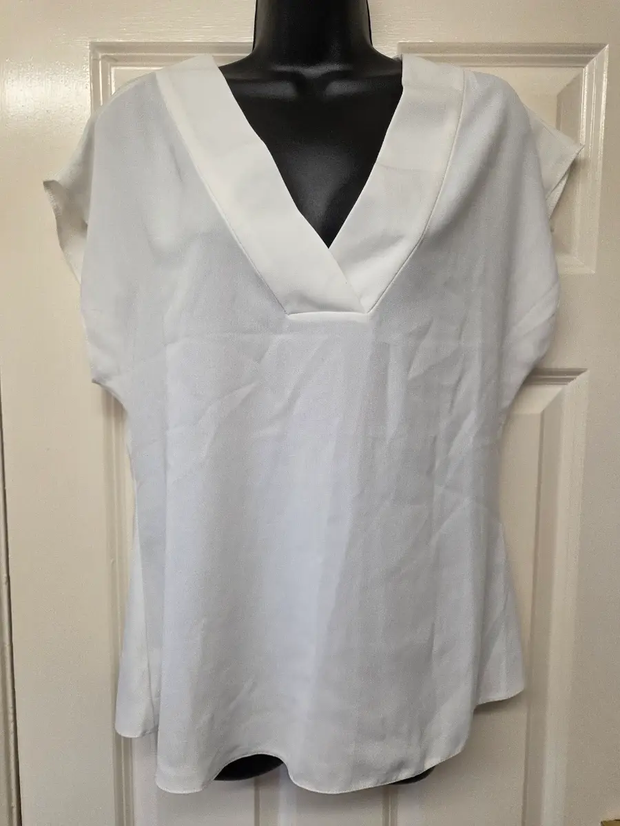 V by Very Ivory V-Neck Short Sleeved Blouse. Size 12