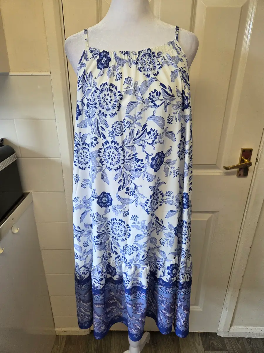 Gorgeous Blue & White Floral Summer Midi Dress. Size 8