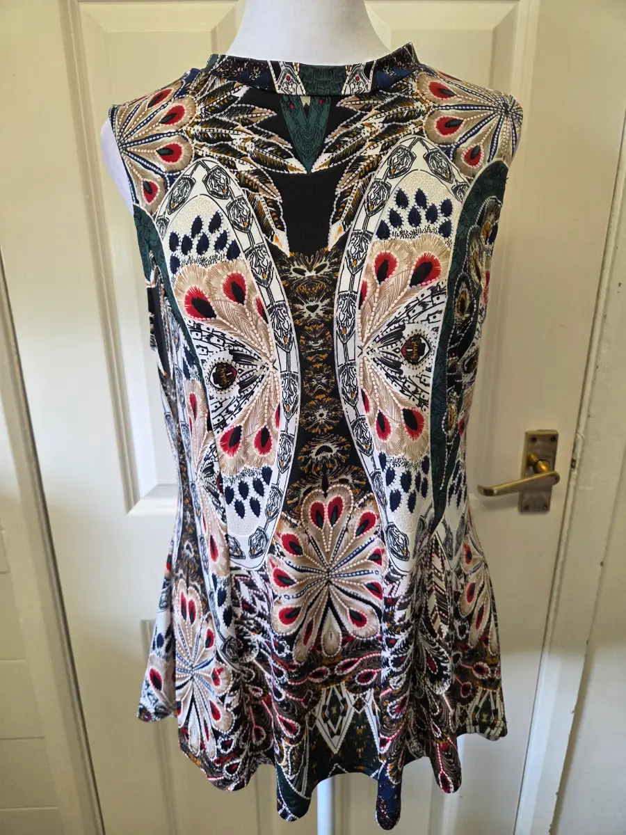 Izabel London Peacock/Mandala Print Sleeveless Peplum Top. Size 12