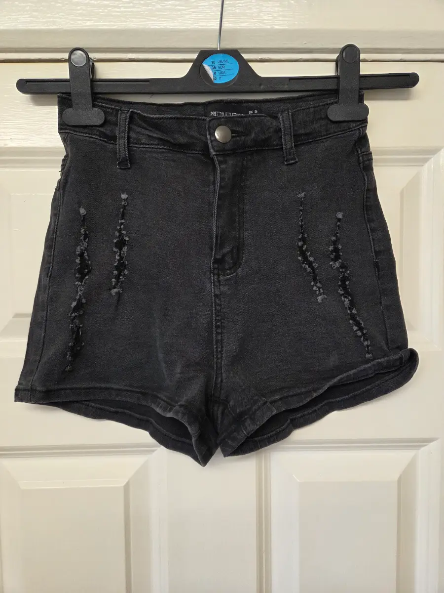 PLT PrettyLittleThing Black High-Waisted Distressed Denim Shorts. Size 6