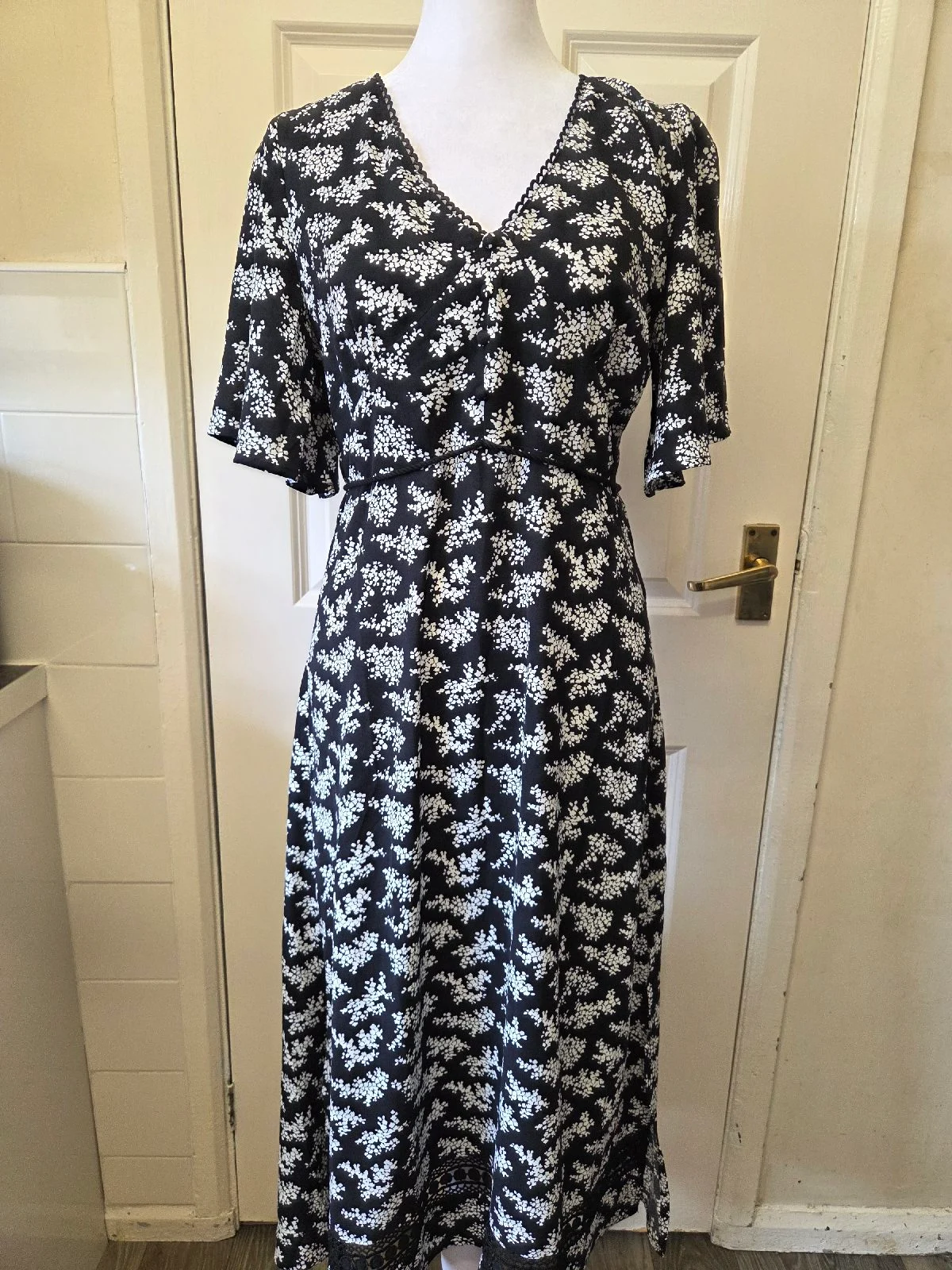 Inspiration Studio Black Floral V-Neck Midi Tea Dress- Size Small