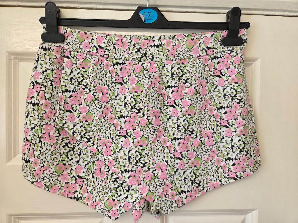 Glamorous Babe Multi-Coloured Floral Wrap Mini Skort. Size 12