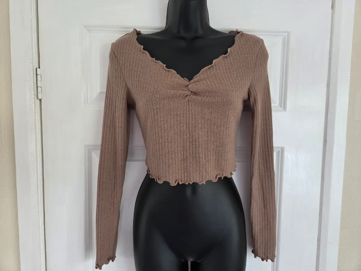 Shein Brown Ribbed Long Sleeve Lettuce Trim Crop Top. Size Small