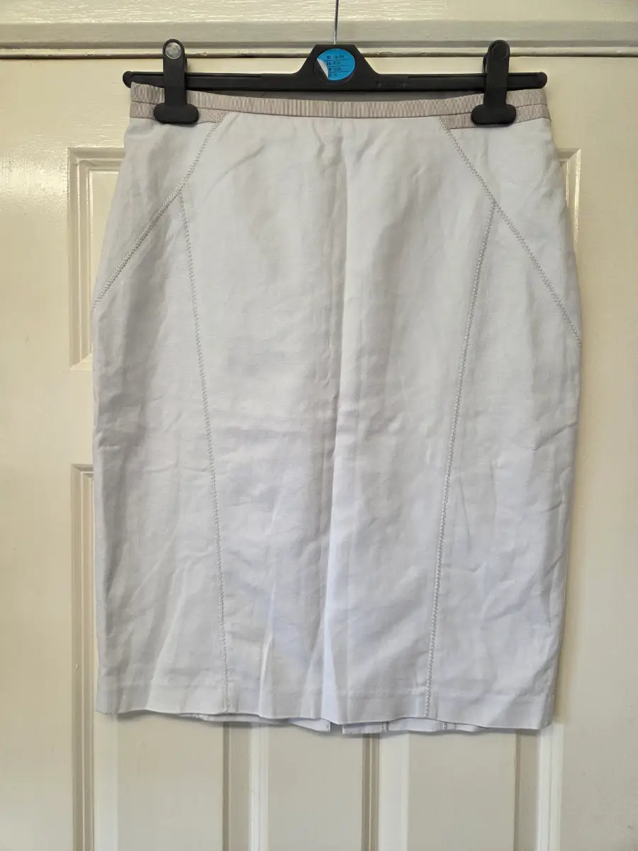 Autograph White Panelled Pencil Skirt. Size 12