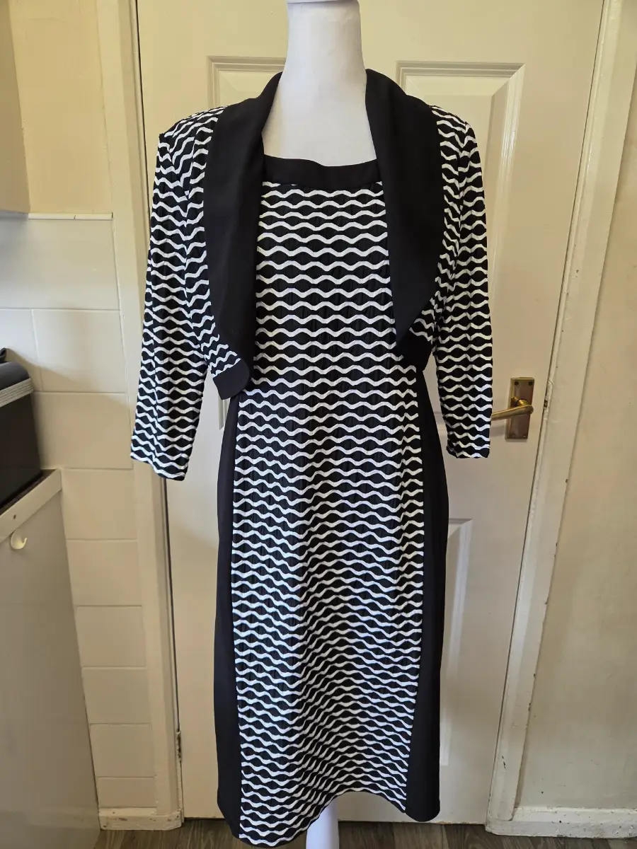 R&M Richards Black and White Monochrome Sheath Dress Bolero Jacket. Size 8