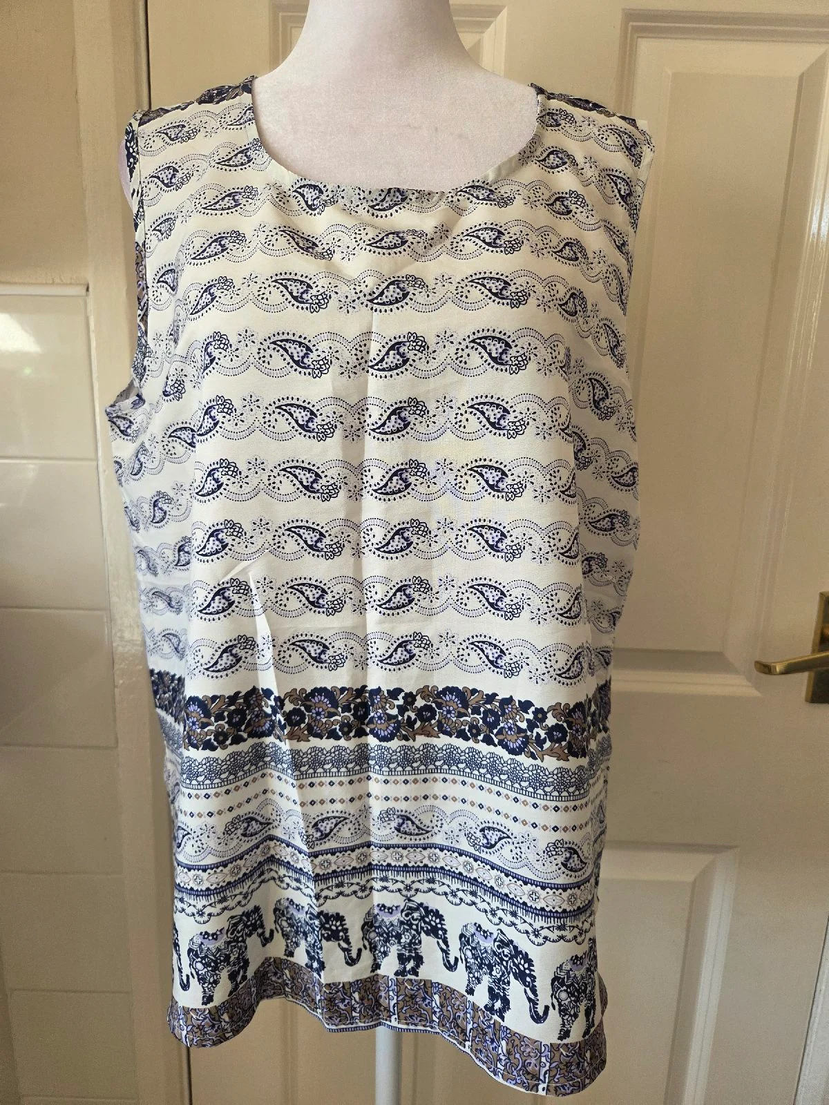Kushi Blue & White Paisley Elephant Print Sleeveless Top Blouse. Size 14