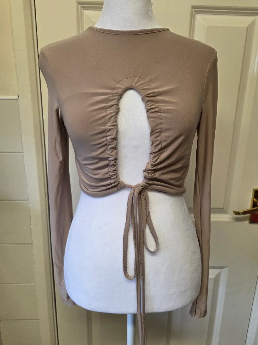 Missy Empire Beige Ruched Cutout Tie Front Crop Top. Size 6
