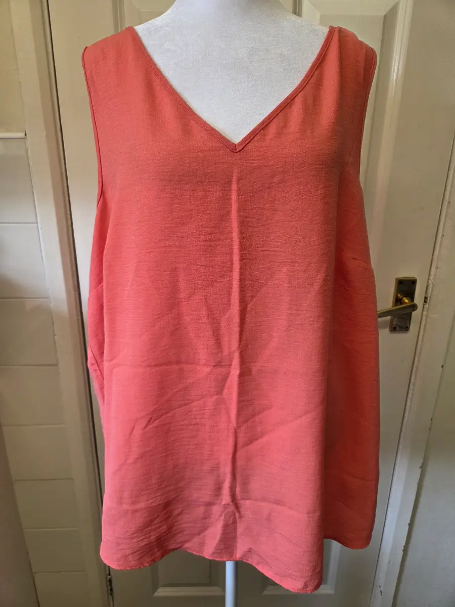 Nutmeg Coral Pink Sleeveless V-Neck Top. Size 20