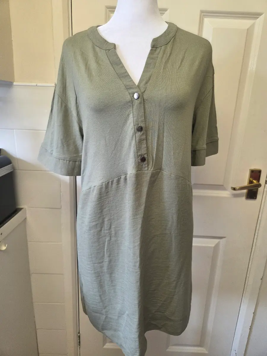 Tu Sage Green Tunic Dredd/Oversized Longline Top. Size 12