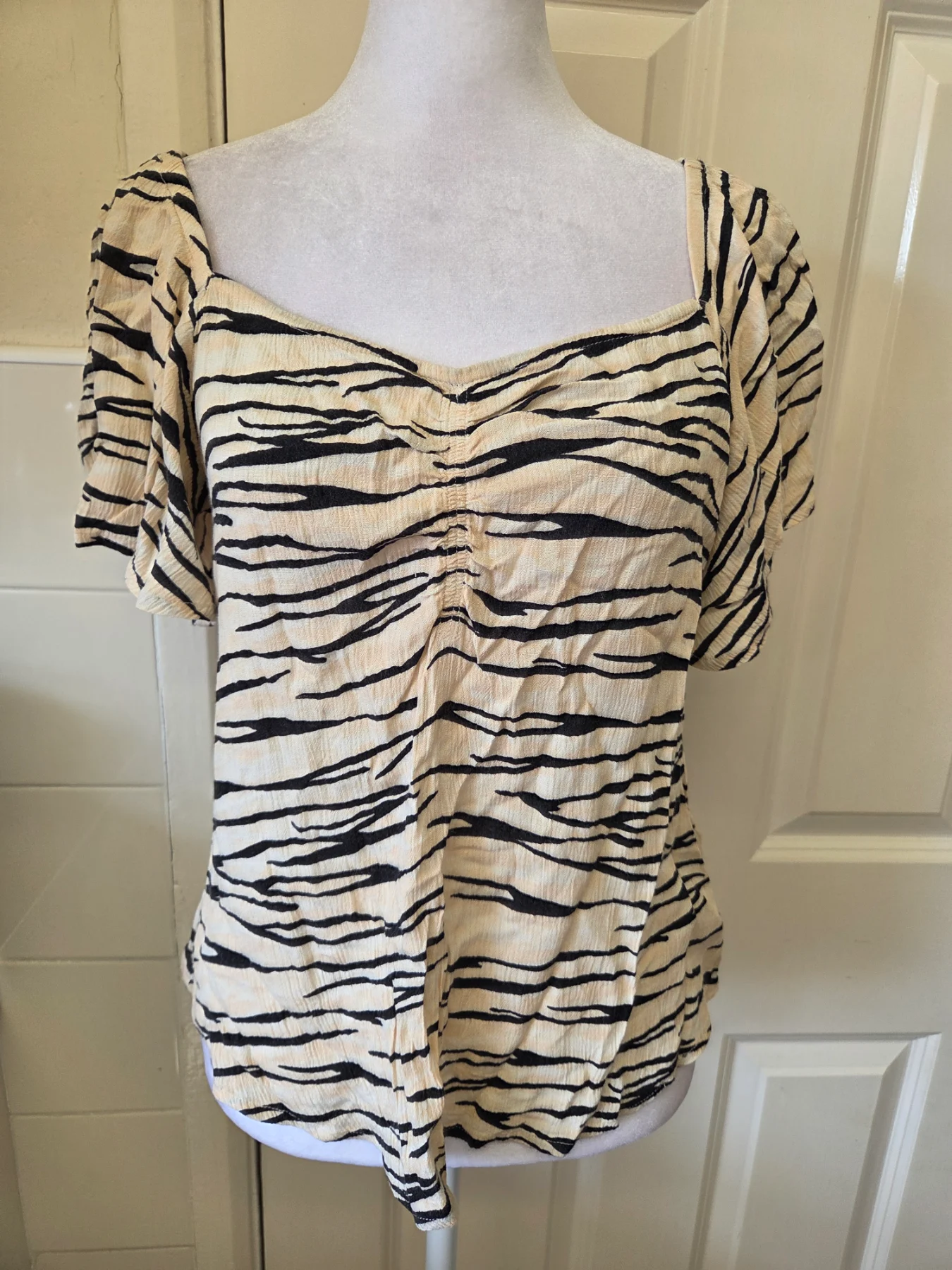 Dorothy Perkins Animal/Tiger Print Ruched Sweetheart Top. Size 10