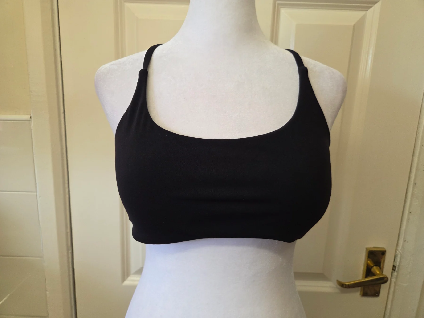 Minimalist Black Scoop Neck Sports Bra Crop Top. Size XS