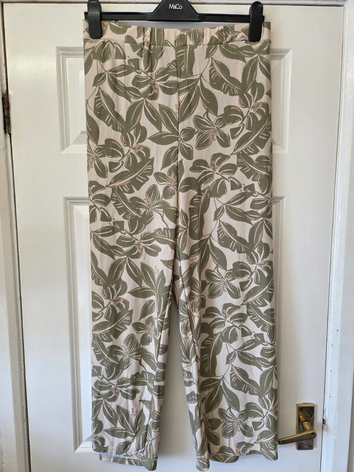 The Edit Tropical Leaf Print Wide Leg Trousers. Size 20-22