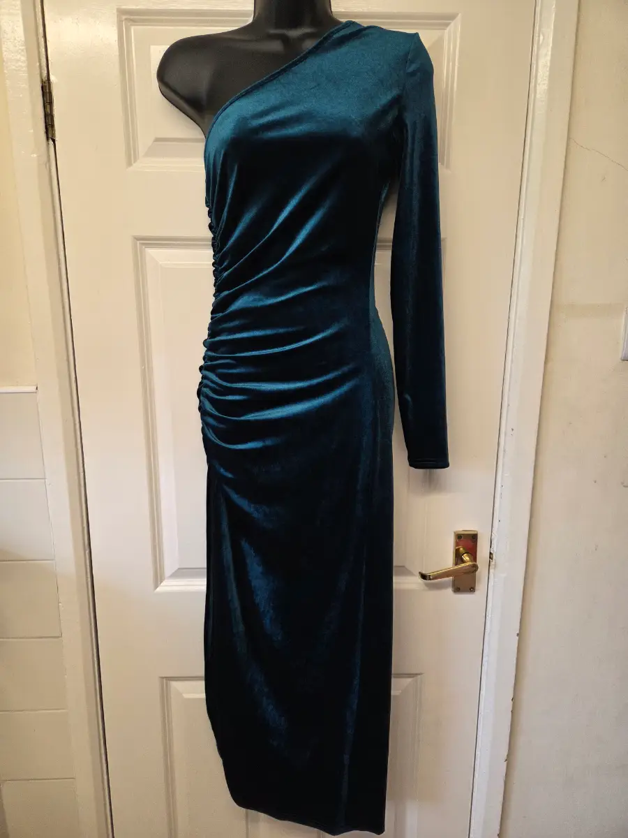 Emerald Green Velvet Cocktail Ruched Bodycon One Shoulder Dress. Size Medium
