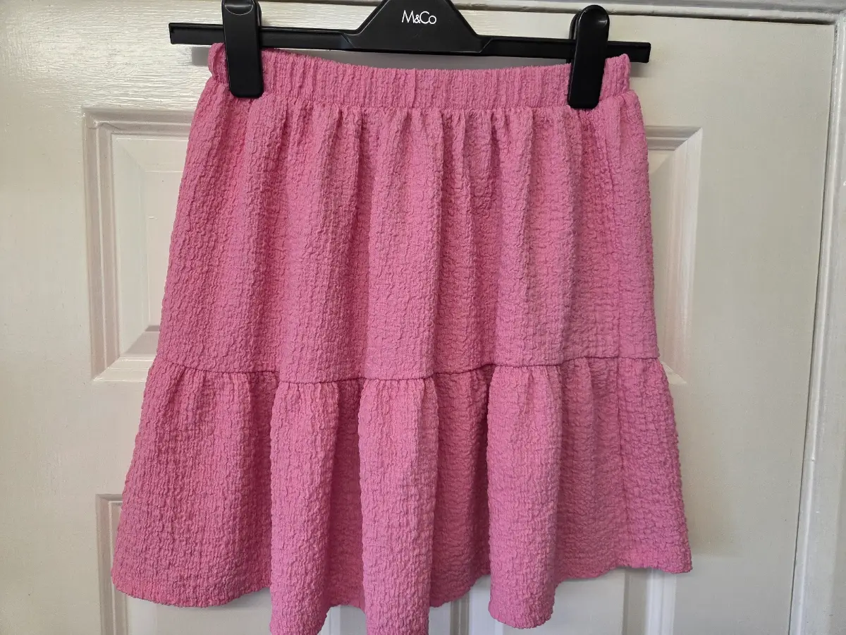 H&M Girls Pink Tiered Seersucker Skirt. Aged 8-10 Years