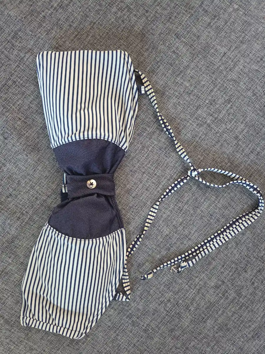 Ocean Club Navy &White Striped Bandeau Bikini Top. Size 14