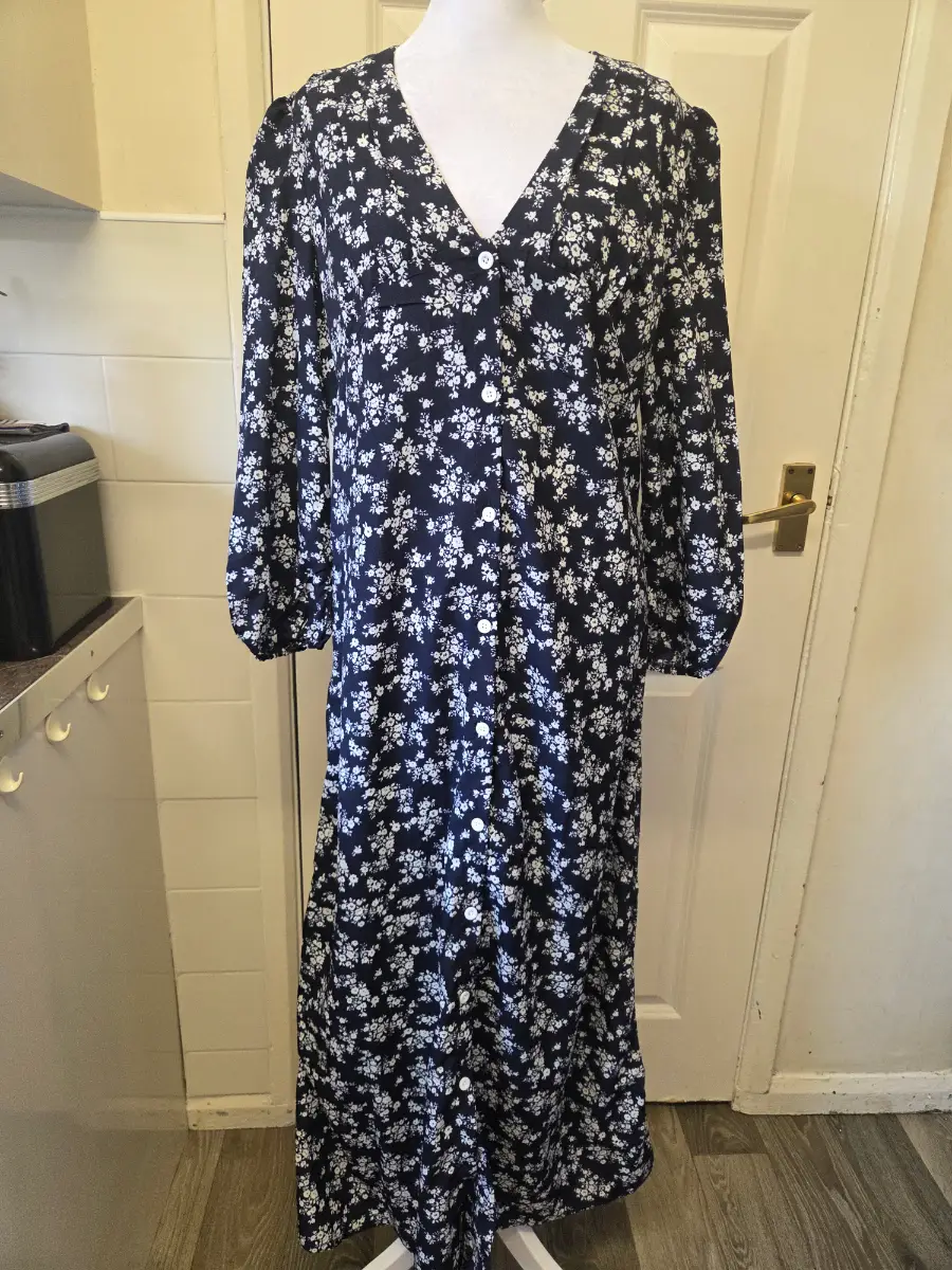 Navy Blue Floral V-Neck Button-Front Maxi Dress. Size L (UK12)