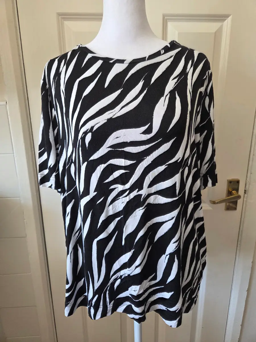 M&S Autograph Zebra Print T-Shirt/Blouse. Size 14