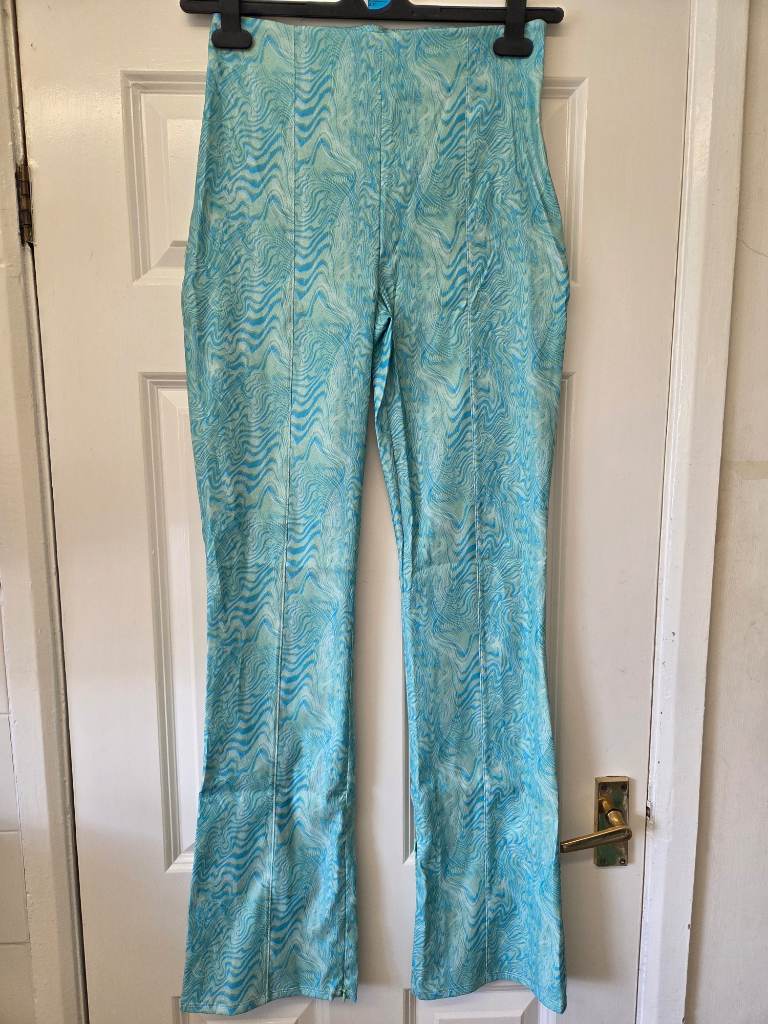 Collusion 90s Flare Trousers in Blue Wave Print. Size 10