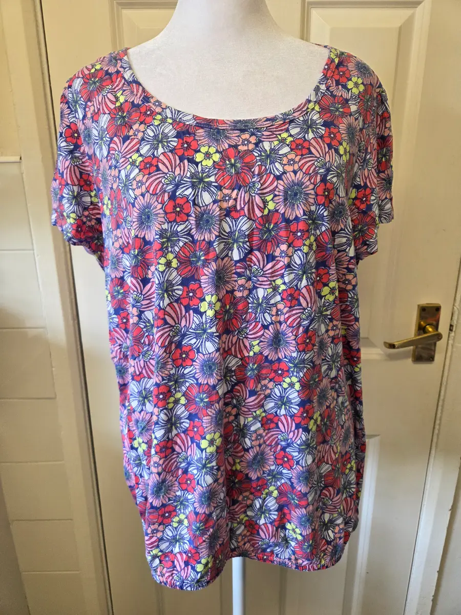 Tu Multicolored Floral Scoop Neck Short Sleeve Top T-Shirt Size 18