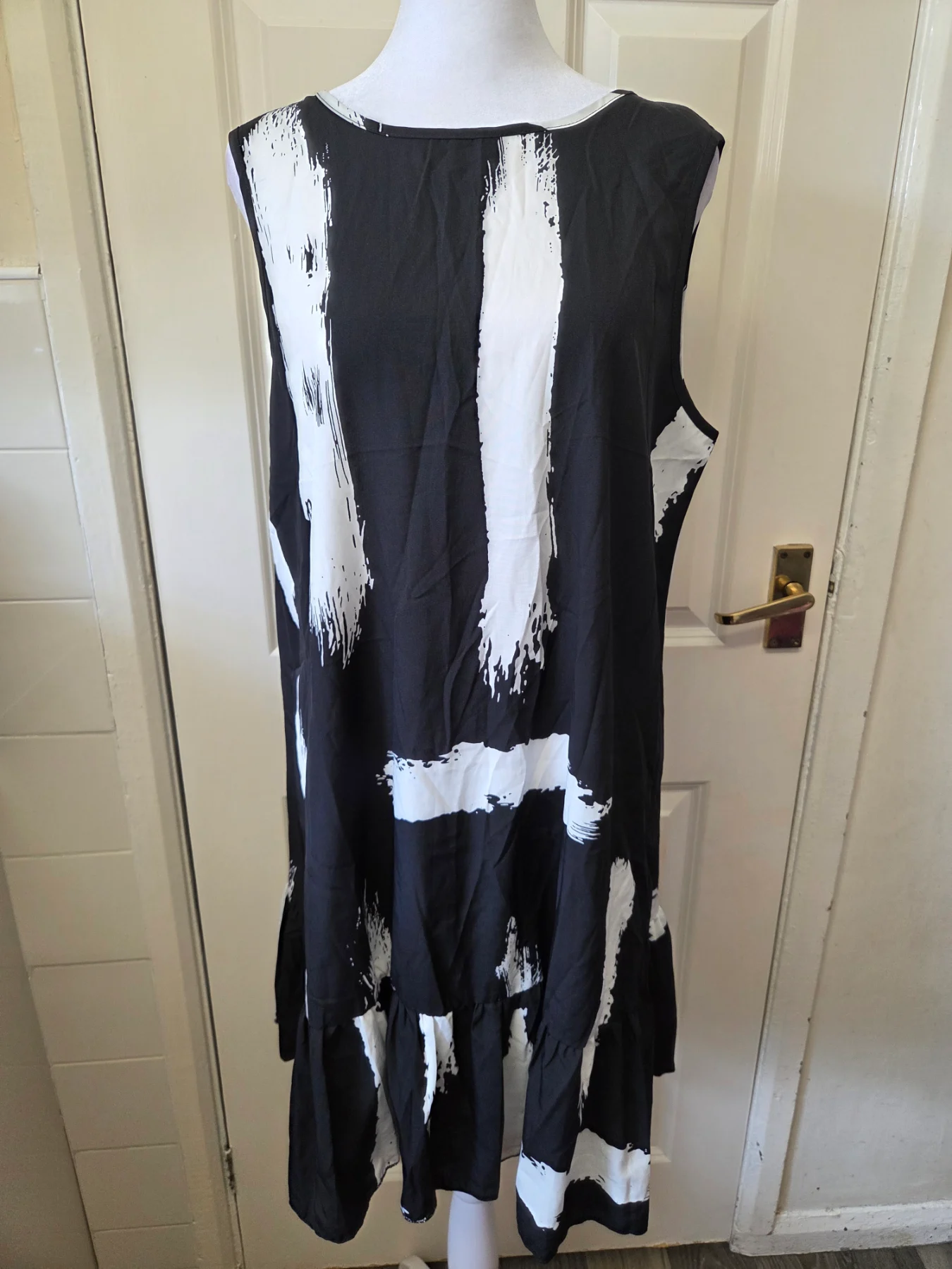 Shein Black & White Abstract Brush Stroke Smock Dress. Size Large (UK12-14)