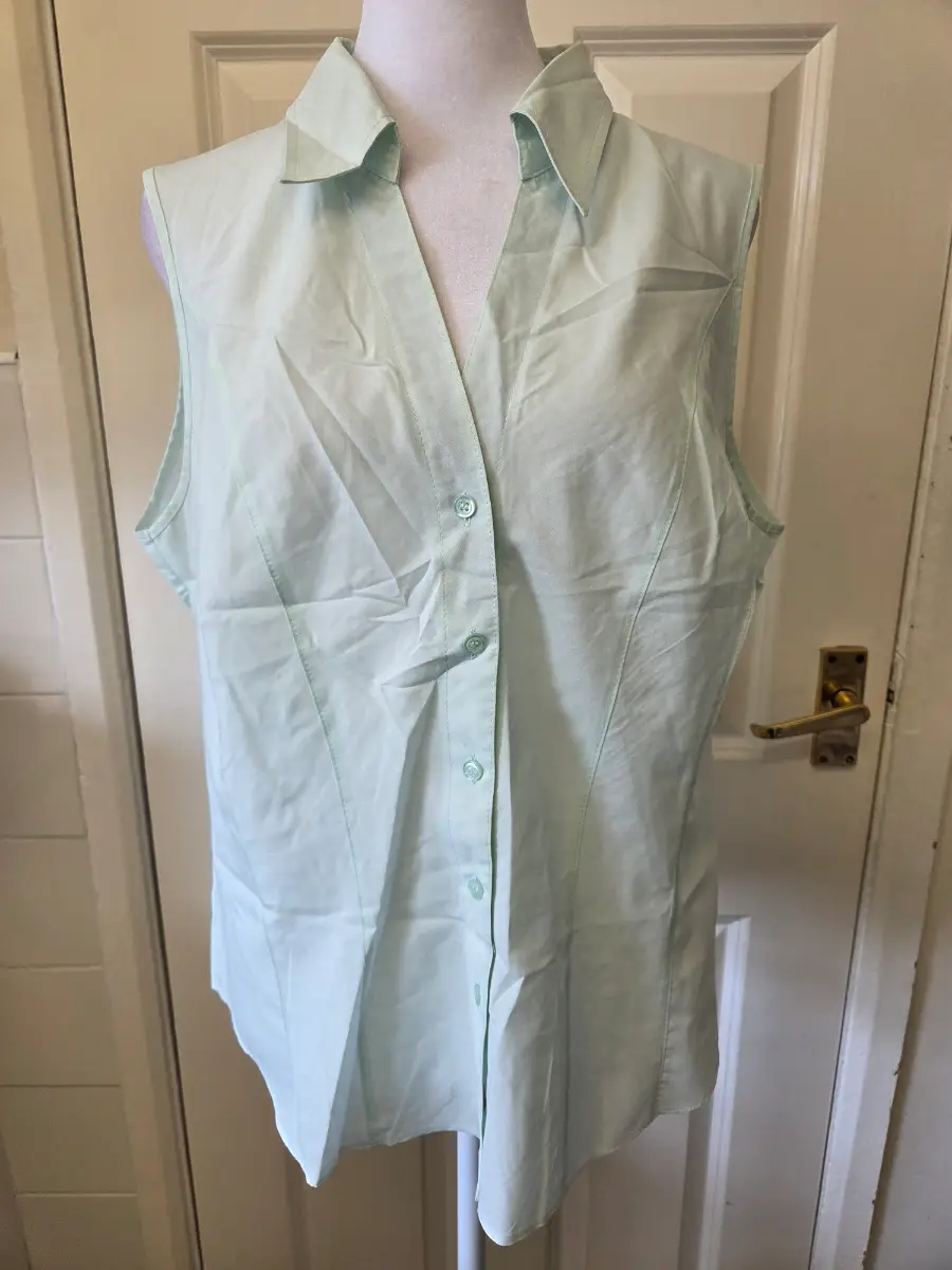M&S Mint Green Sleeveless Button-Up Blouse/Shirt. Size 18