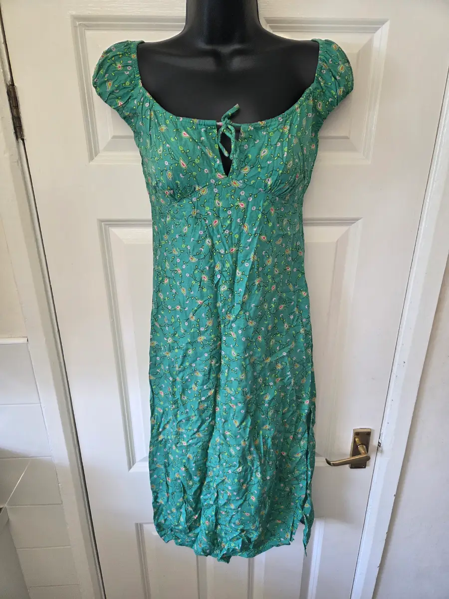 Motel Lona Paisley Fun Green Midi Dress. Size XS