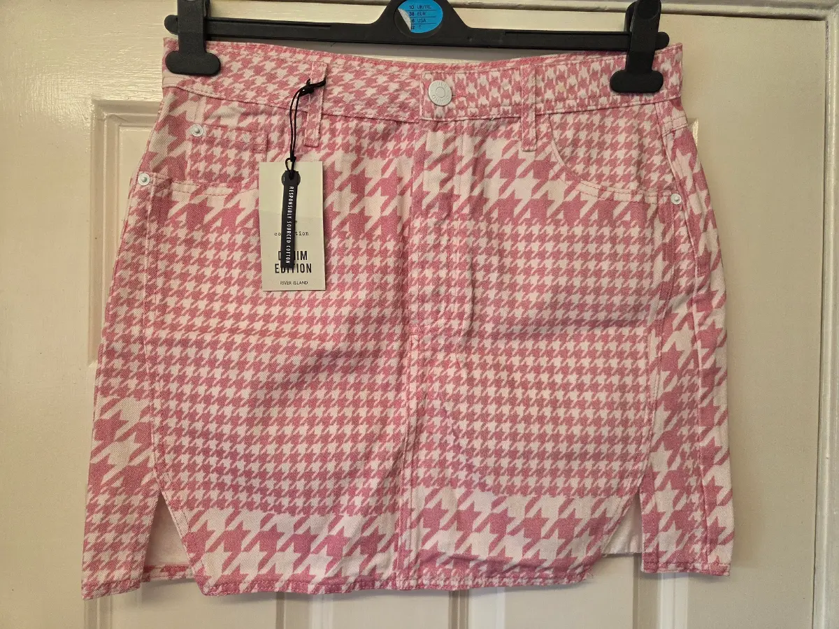 River Island Pink Houndstooth Denim Mini Skirt. Size 12