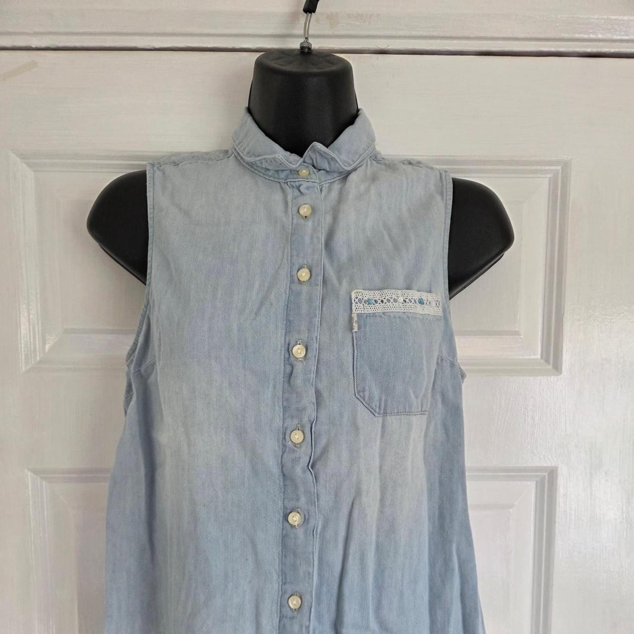 Vintage Levi’s Sleeveless Light Blue Lace-Trim Denim Shirt. Size Small