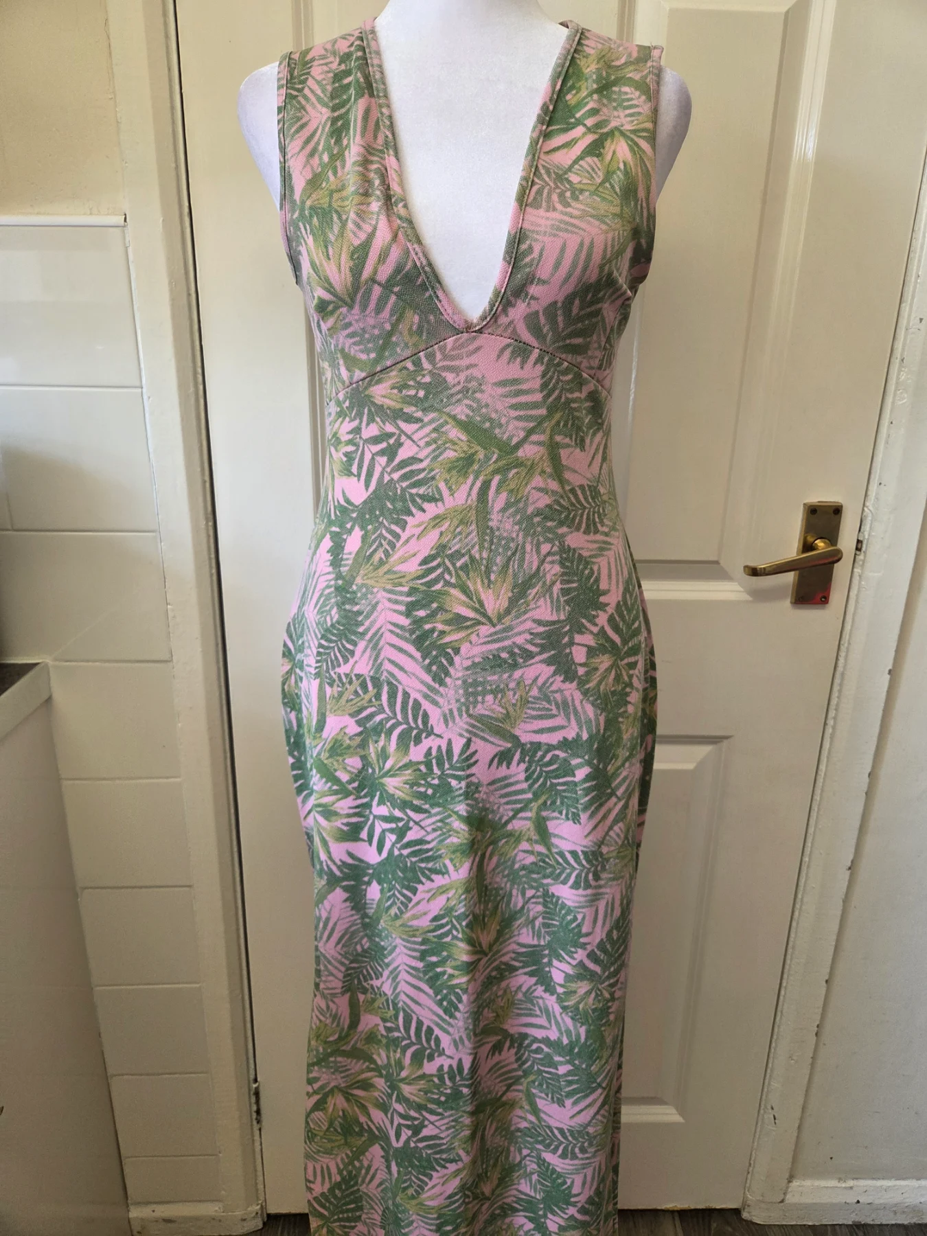 Boohoo Petite Pink & Green Palm Tropical Print Maxi Dress. Size 10